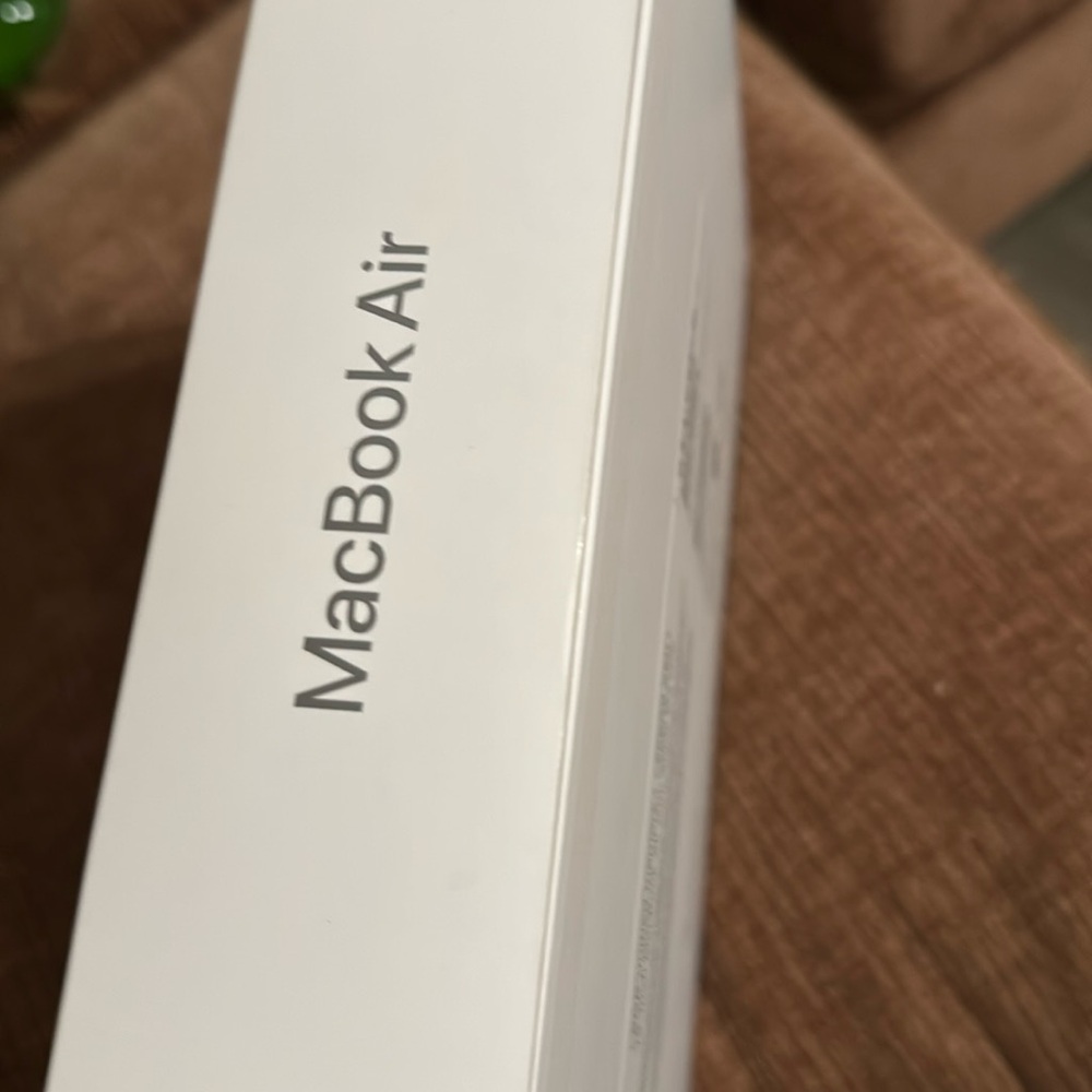 Brand new Apple Macbook Air 13 inch 8gb 256gb
M3 chip